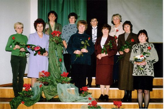 Vasakult: I rida: Tia Võru, Helena Siiroja, Lembe Allik, Tiiu Pihla, Tiia Lepik, Hille Väljaotsa; II rida: Sirje Bärg, Tiina Kull, Anne Pilipenko, Silvi Rand